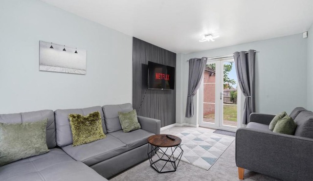 3 Bedroom Modern Stay Ideal for Contractors and Groups