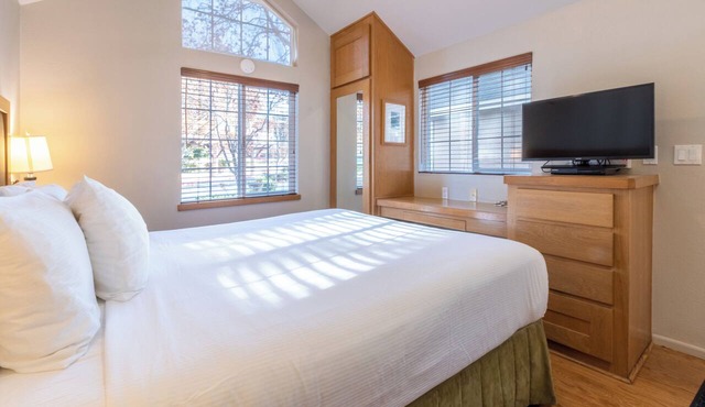 3 Chic Studios | Kitchen | Pool | Free Parking | Napa Opera House – 1.2 miles