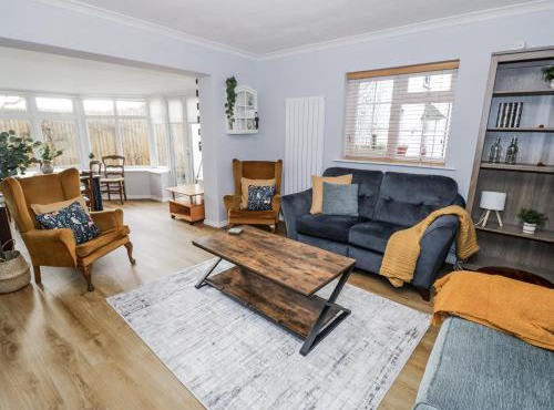 3 Leycester Court