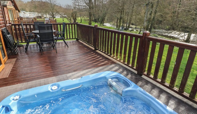 3 Riverside Lodge