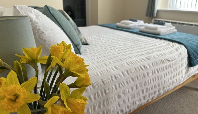 30 Chapel St, Caernarfon. Ground floor with garden