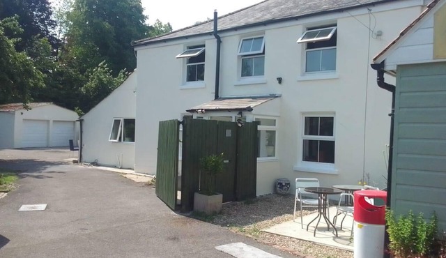 4/5 Bed-2 Bath-Bar-Pool Table-Library-parking for7