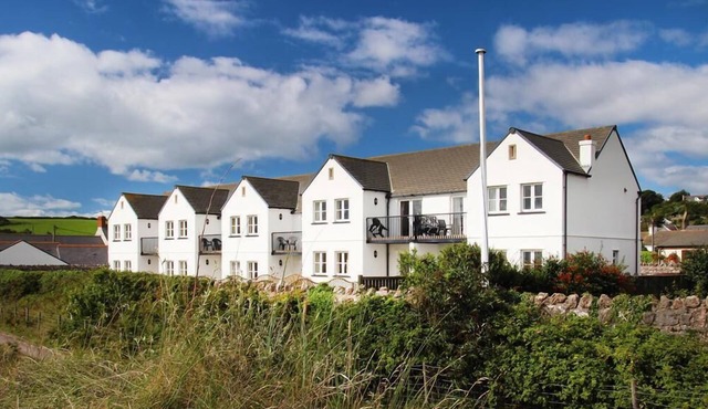 4 Bed in Port Eynon (oc-hh9905)