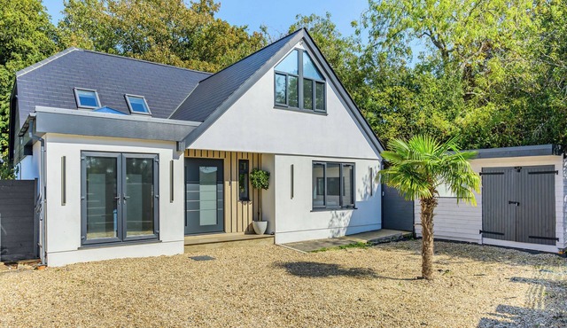 4 bedroom accommodation in Bournemouth, near Christchurch