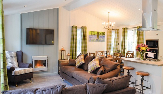 4 bedroom accommodation in Holton Heath