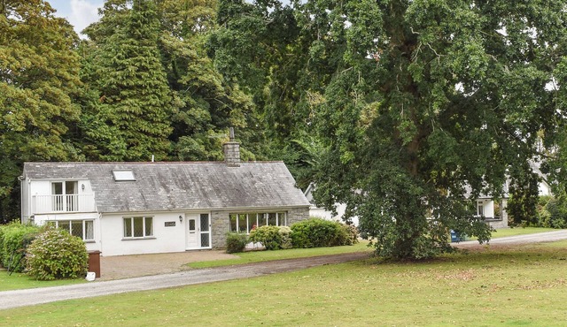 4 bedroom accommodation in Llanbedrog
