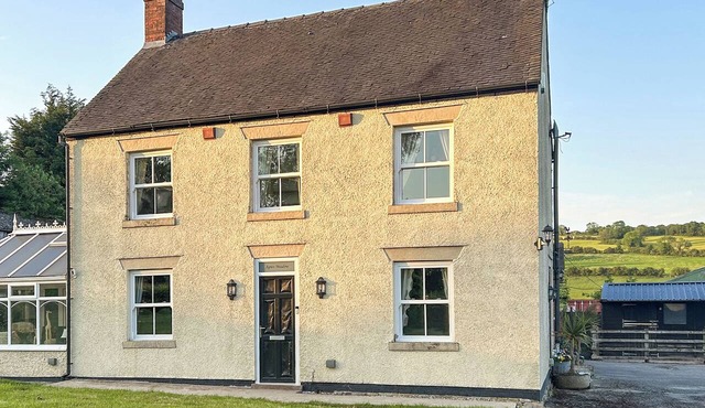 4 bedroom accommodation in Ashbourne
