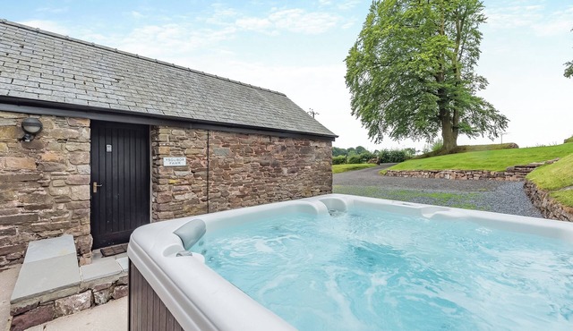 4 bedroom accommodation in Gwynfe, Llangadog