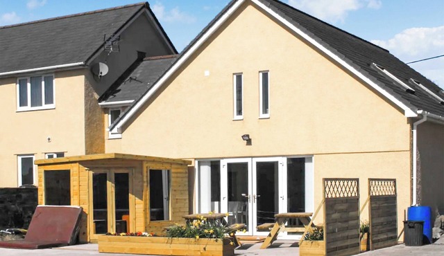 4 bedroom accommodation in Black Mill, near Bridgend