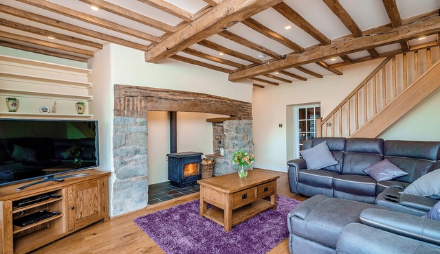 4 bedroom accommodation in Bwlch-y-ffridd, near Newtown