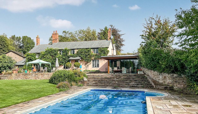 4 bedroom accommodation in Cheddon Fitzpaine, near Taunton