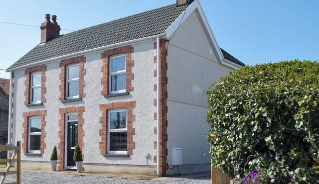 4 bedroom accommodation in Gower