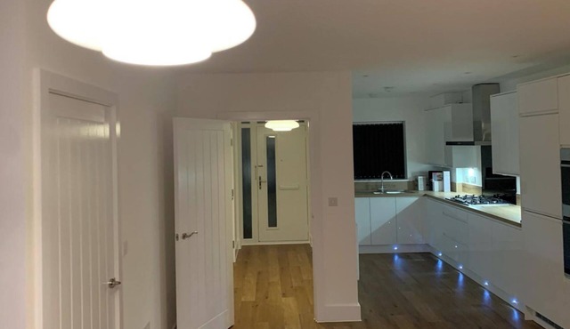 4bed House - Direct Links Into Central London