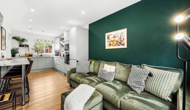 4Bed Salford Quays | Sleeps 8 | 2 Ensuites|Parking
