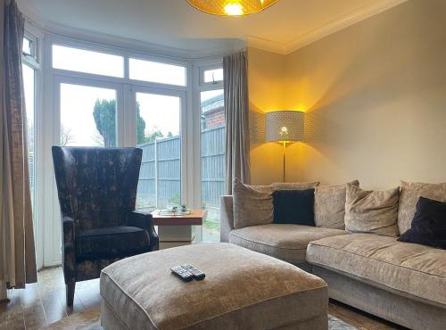 5 Bed Contractor House near NEC BHX Airport Free Parking