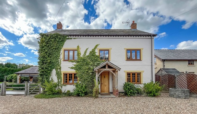 5 bedroom accommodation in St. Asaph