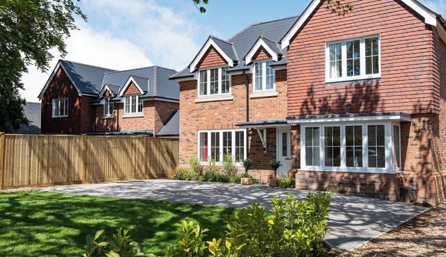 5 bedroom accommodation in Everton