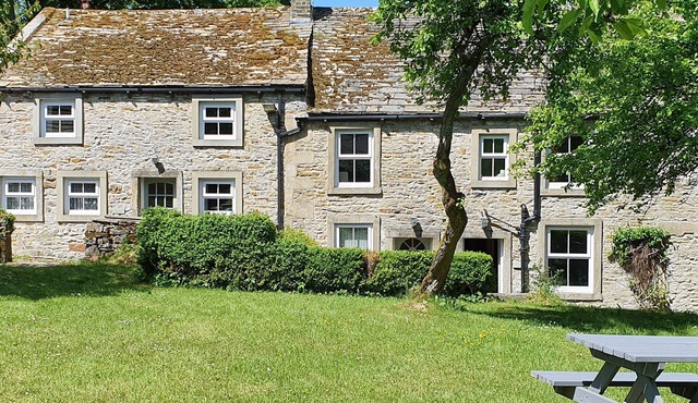 5 bedroom accommodation in Draughton, Skipton