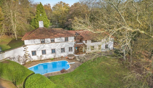 6 Bed in Englefield Green (oc-e34166)