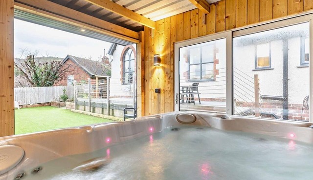6 Bed in Prestatyn (oc-96435)