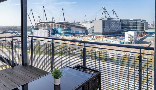 6th Floor Balcony Flat Walk To Coop Arena & Etihad - Pass the Keys