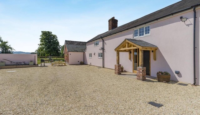 7 Bed in Welshpool (oc-96412)