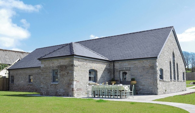 7 bedroom accommodation in Kidwelly