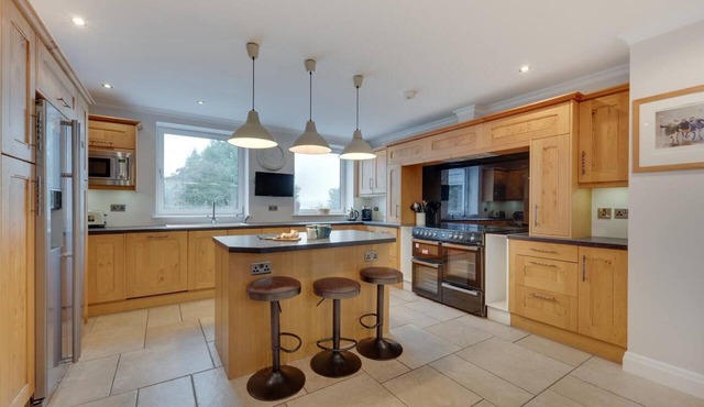 8 Bed in Llanrhidian (oc-hh1235)