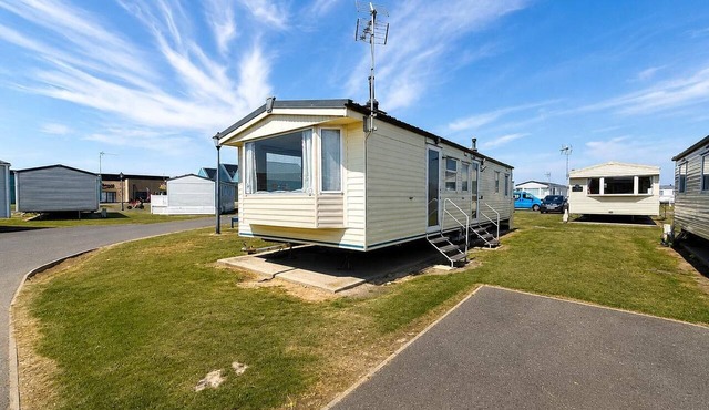 8 berth caravan for hire at St Osyth Beach Holiday Park ref 28012HV