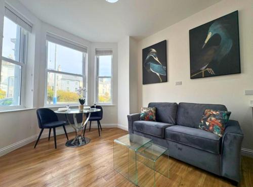 8 Clifton Terrace