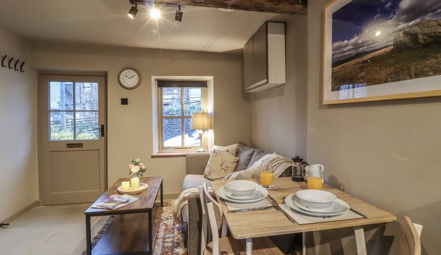 8 Oak Cottages