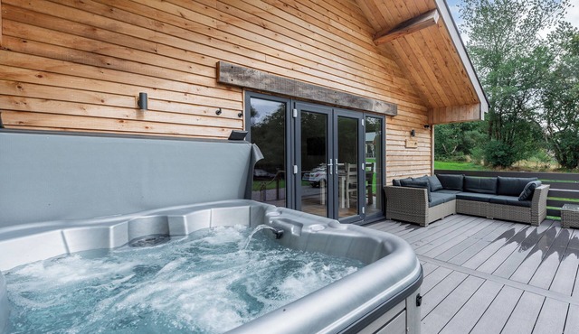 A beautiful lodge in tranquil surroundings with a hot tub - perfect.