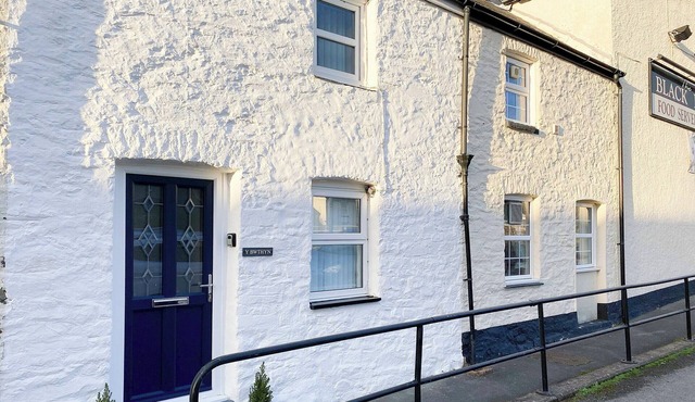 A cosy coastal cottage, offering a beautiful retreat for two.