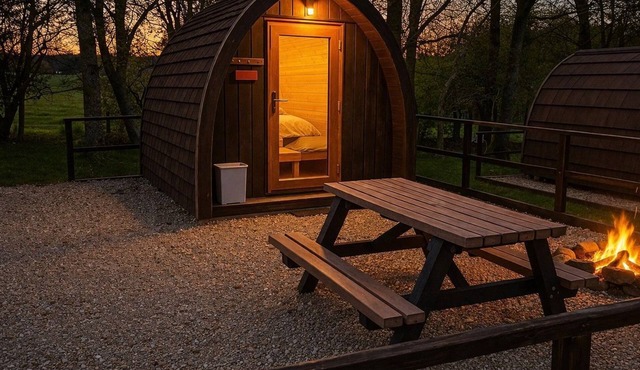 A glamping - pods and shepherd hut that sleeps 4 guests in 1 bedroom