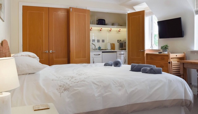 A really comfortable apartment on the edge of the beautiful Chilterns awaits your stay.