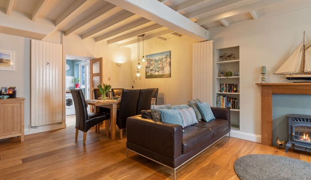 A Stone's Throw - Sea Views, Yards from Beach