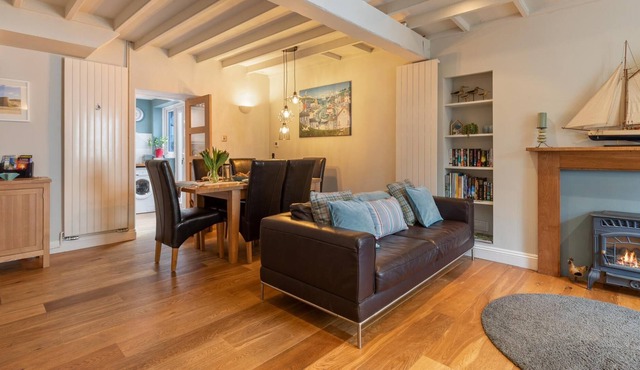 A Stone's Throw - Sea Views, Yards from Beach