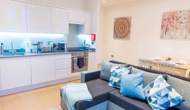 Absolute Stays on Grosvenor- Free Wifi Families Contractors Longshort Stays