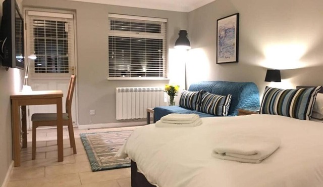 Addenbrookes Flat 2 mins walk free Private Parking