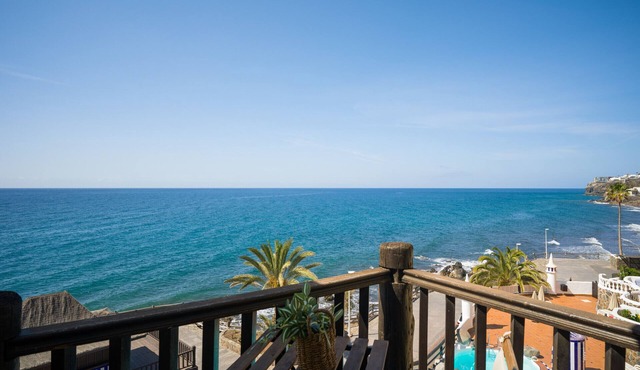 Altamar 60 Balcony beach views By CanariasGetaway