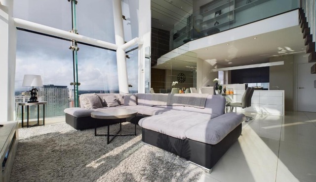Amazing Skyline Views 3BR Duplex With Free Parking