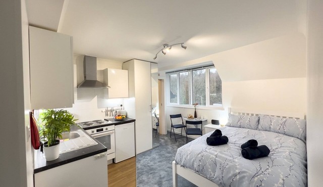 Amersham Station Road Studio - Pass the Keys