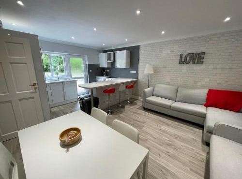 Amroth Flat close to beach with parking