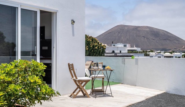 Apartment 'Casa Majina' with Volcano View, Terrace & Wi-Fi