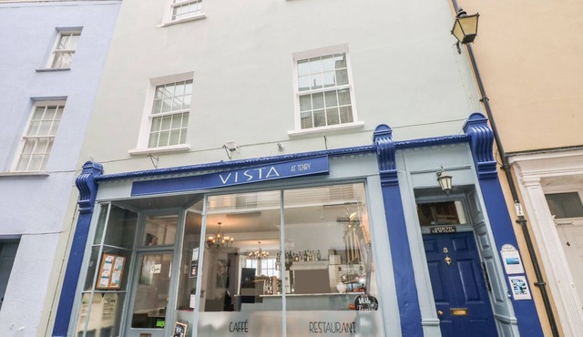 APARTMENT 3, pet friendly in Tenby