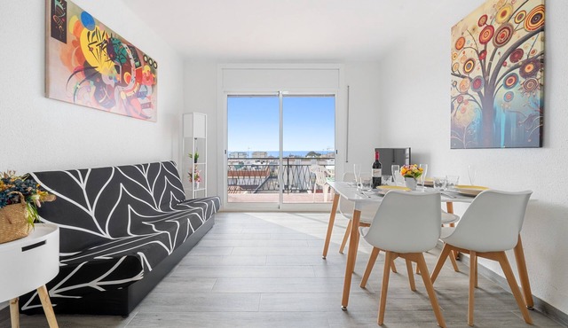 Apartment 'Apartamento Moderno Y Soleado' with Sea View, Wi-Fi and Air Conditioning