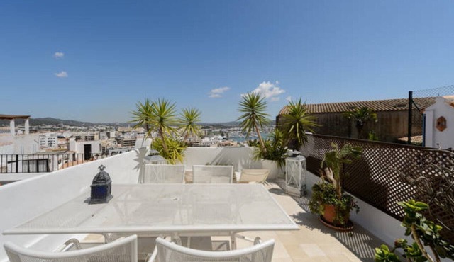 Apartment 'Dalt Vila' with Sea View, Wi-Fi and Air Conditioning