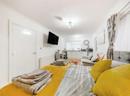 Apartment Sleeps 2 with Parking and Pets Welcome