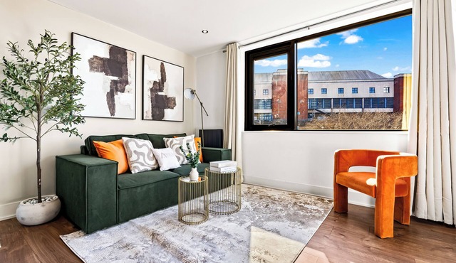 ARENA SUITE Birmingham City Centre - Free Parking, Balcony & Netflix, Kingsize