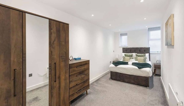 Ashbourne Mansion 5 bedrooms 6 Bathrooms